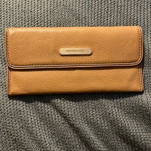 Michael Kors Wallet tan leather EUC